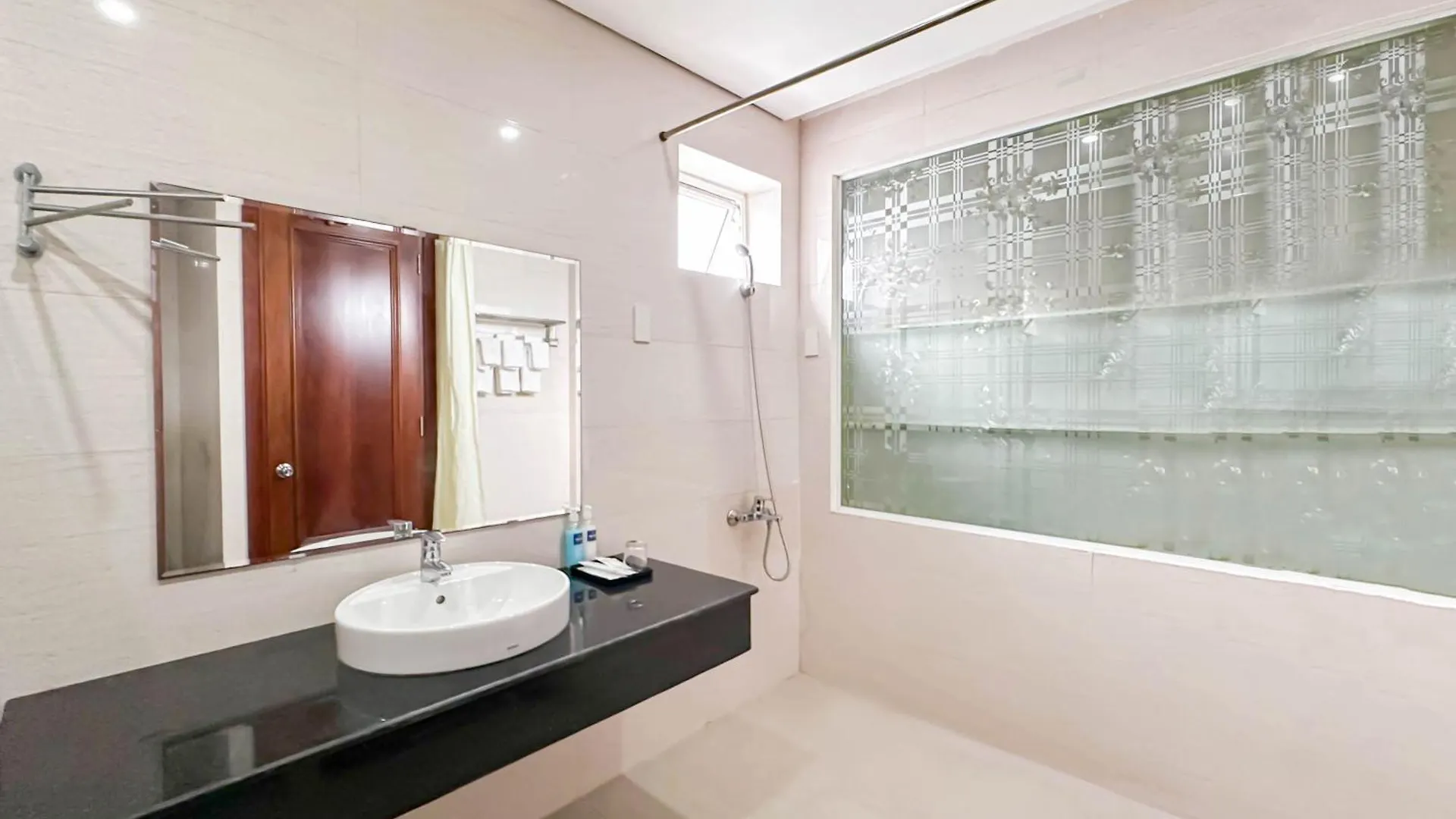 Doha Hotel And Apartment Near Danang Airport 3*, Da Nang